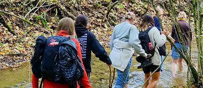 changemaker studenten wandelen door de Ardennen
