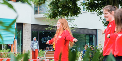studenten zetten buurt in beweging